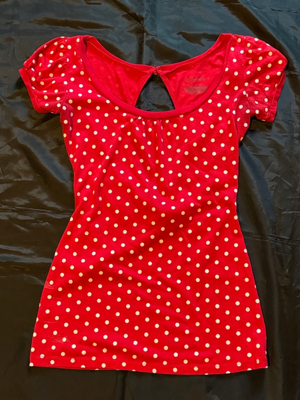 Xhilaration red and white polka-dot keyhole back tie-back top size M EUC